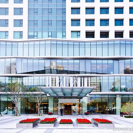 Millennium Hotel Taichung Exteriör bild The entrance of the hotel
