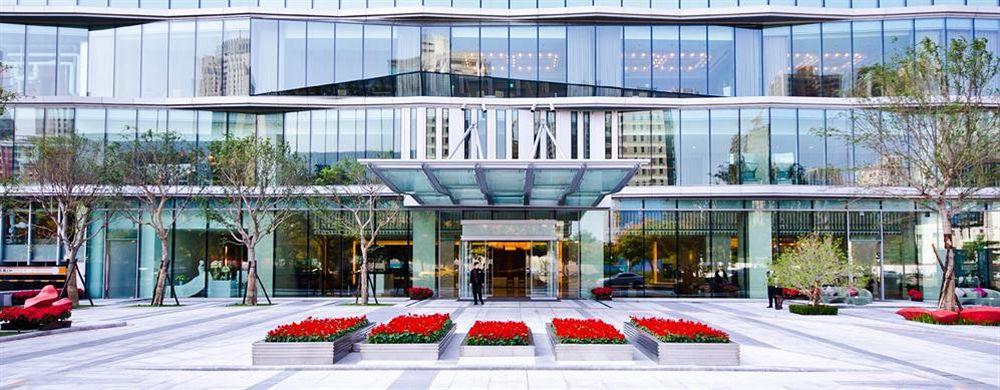 Millennium Hotel Taichung Exteriör bild The entrance of the hotel
