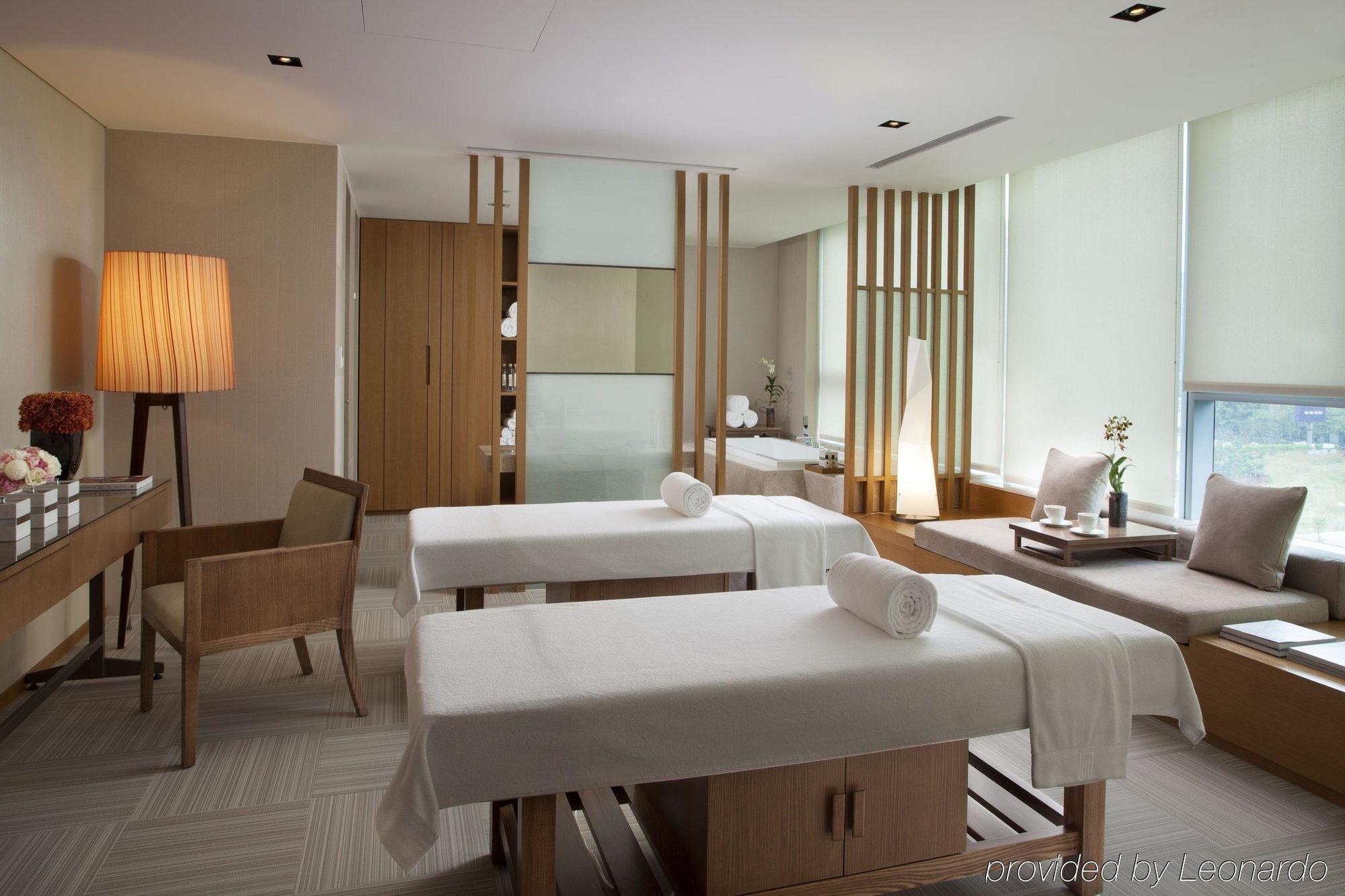Millennium Hotel Taichung Exteriör bild Spa at The Park, Hyderabad