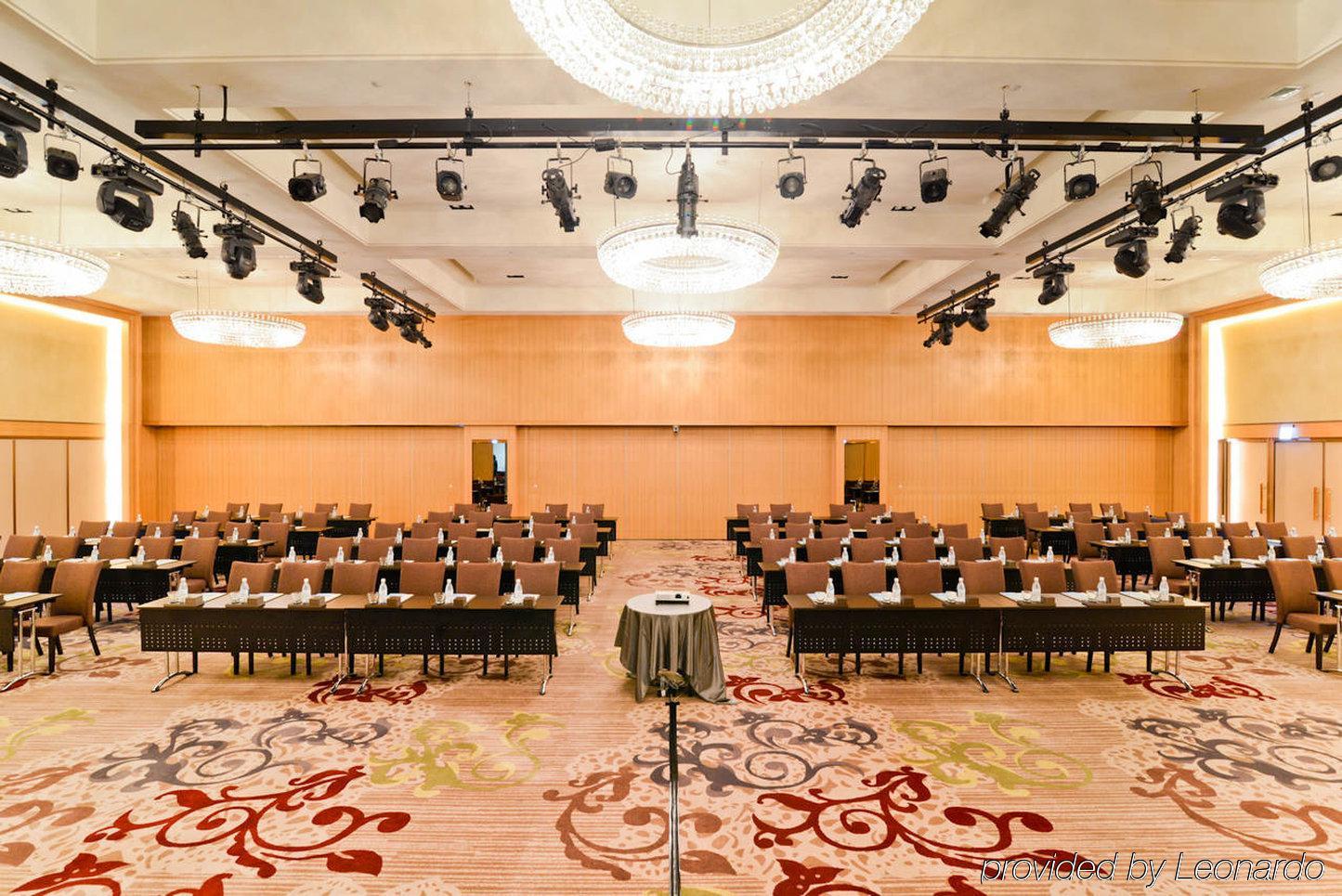 Millennium Hotel Taichung Exteriör bild The ballroom