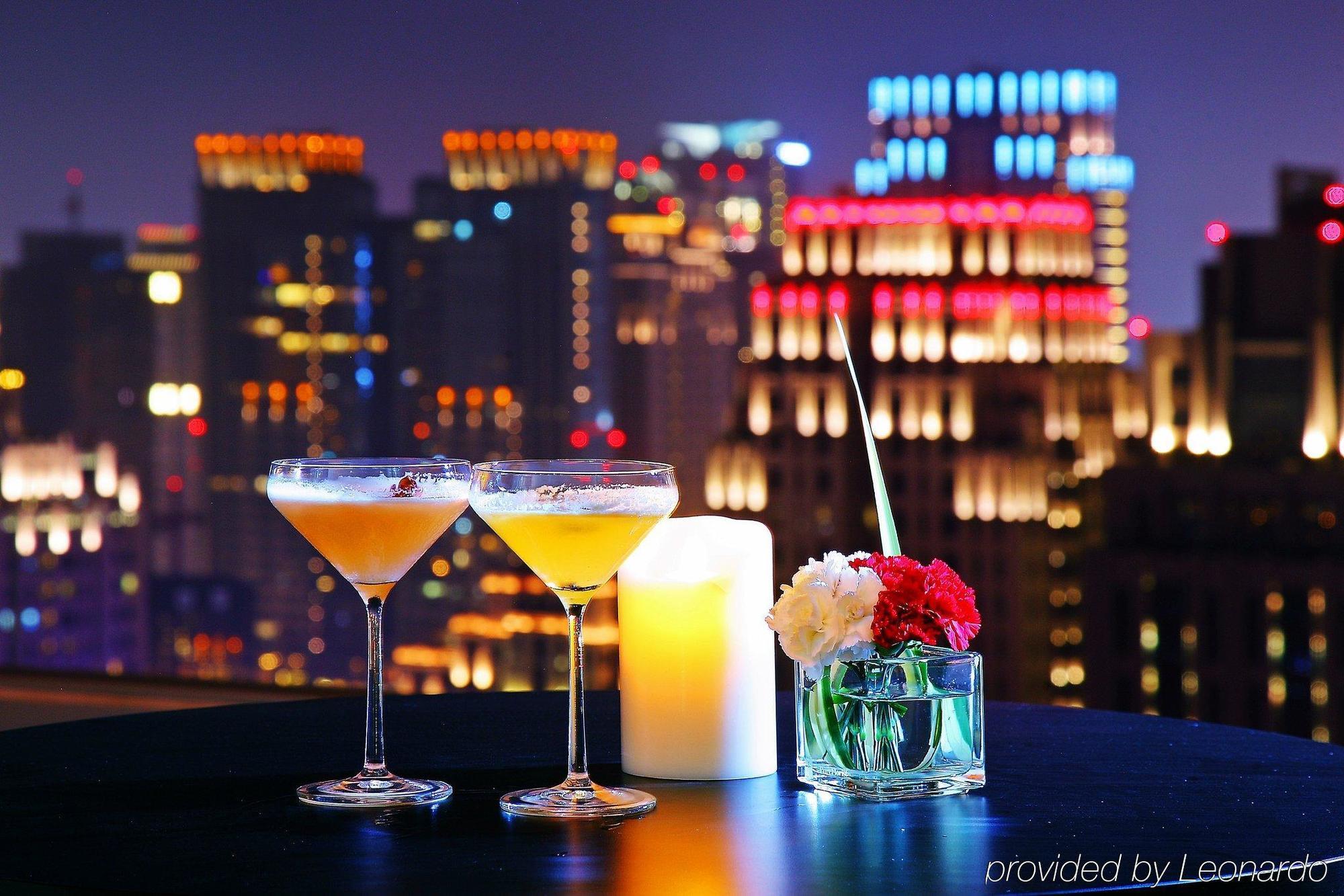 Millennium Hotel Taichung Exteriör bild The bar at the 101 Lounge