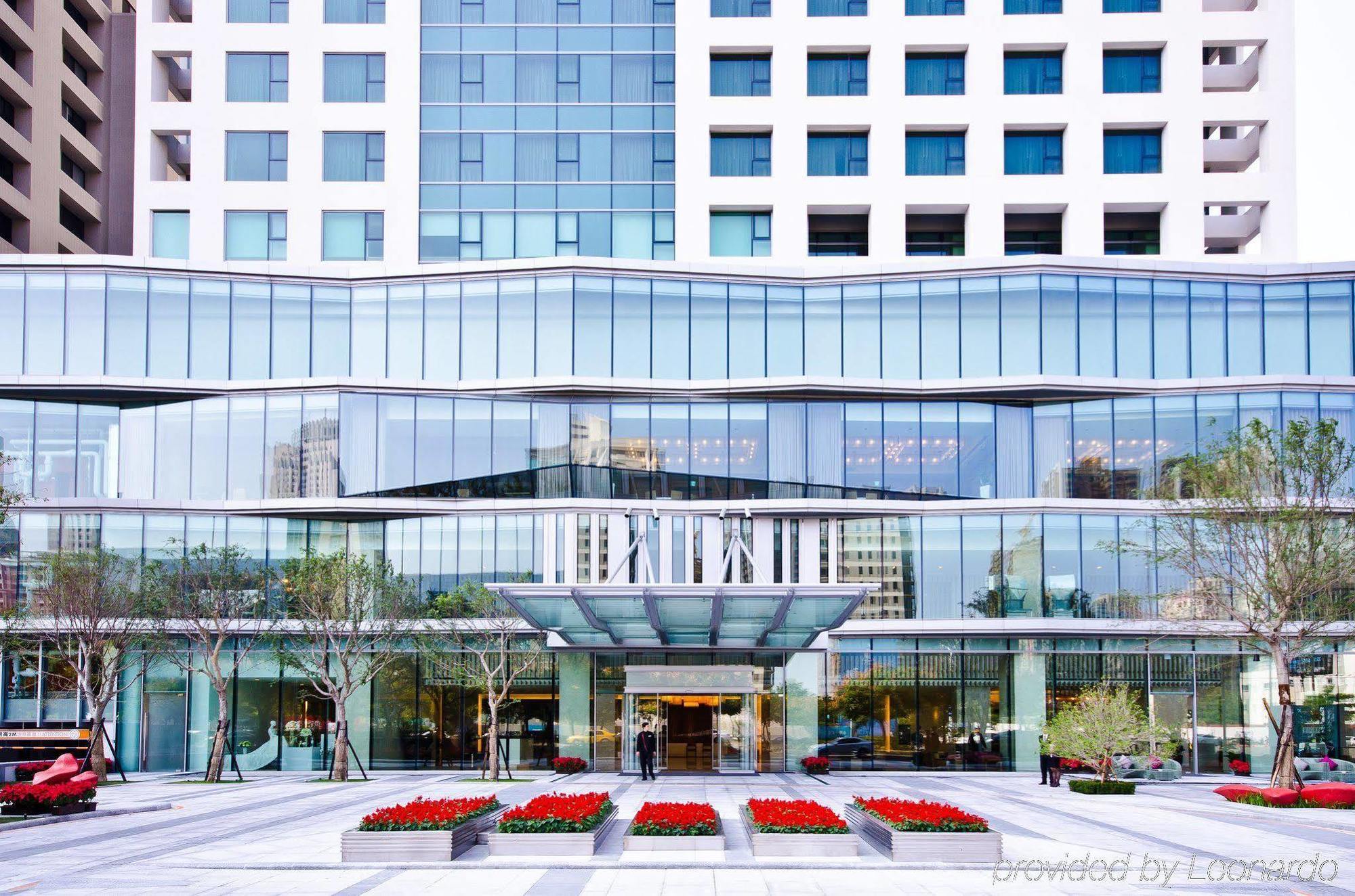 Millennium Hotel Taichung Exteriör bild The entrance of the hotel